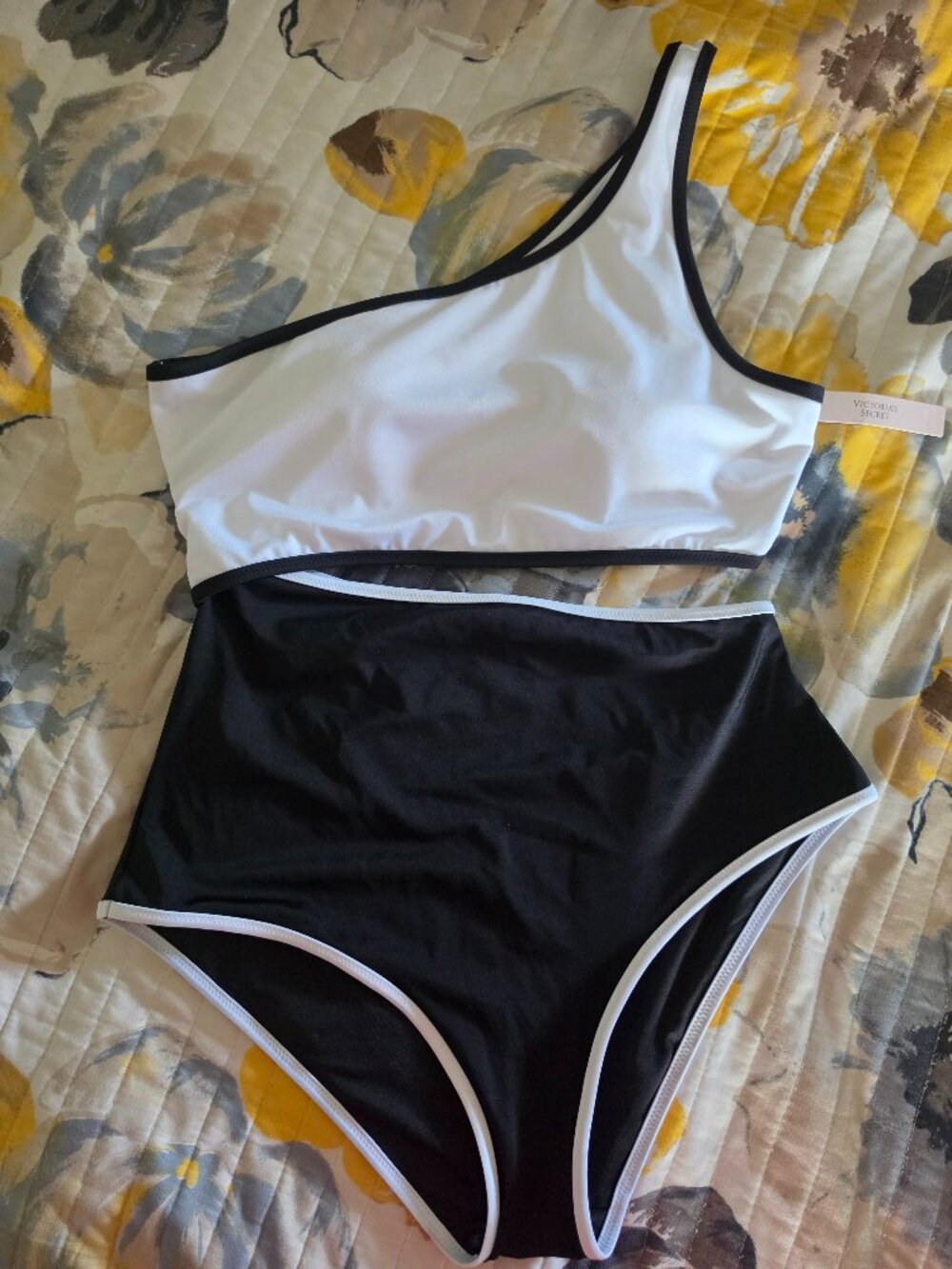 Victoria’s Secret One Shoulder One Piece Swimsuit Black White L NWT